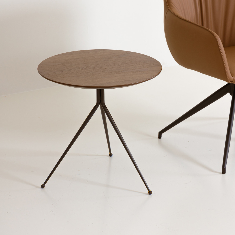 레이 사이드 테이블. Ray side table