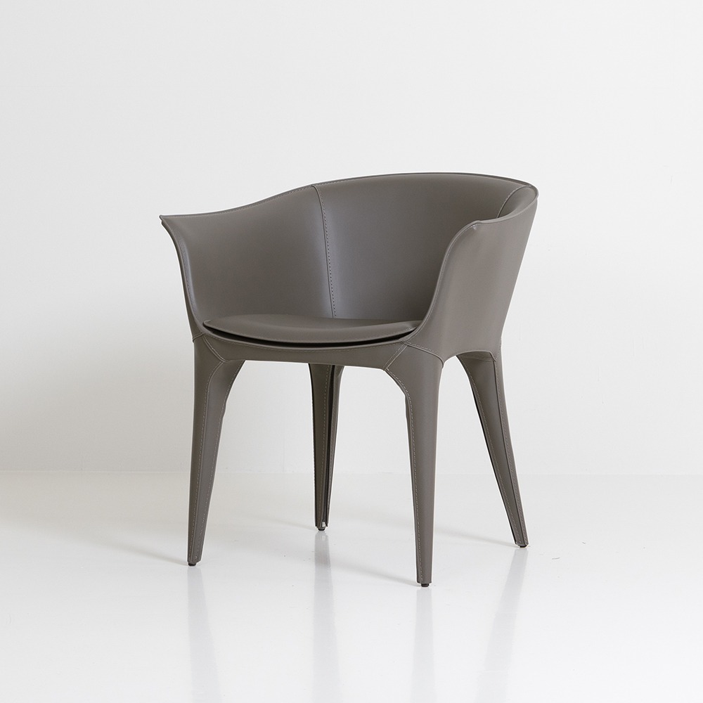 루시 암체어. Lucy armchair
